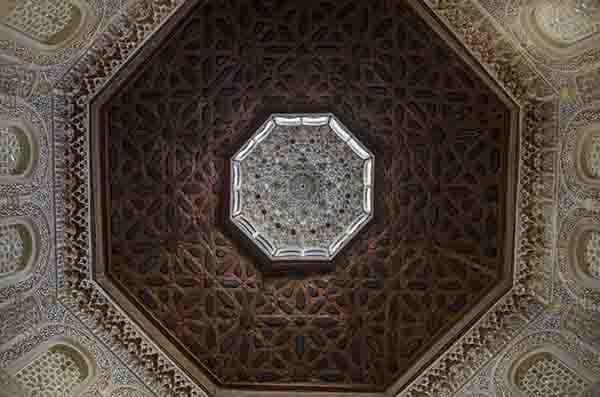 Granada 156 - palacio de la Madraza - oratorio - cúpula.jpg